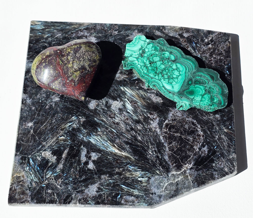 Arfvedsonite, Malachite and Dragon Blood heart